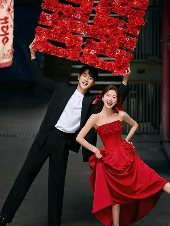 Photography Outfits - 2025 New Red Strapless Floral Bridal