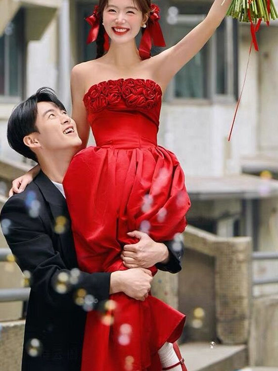 2025 New Red Strapless Floral  - Photography Outfits 评论和价格